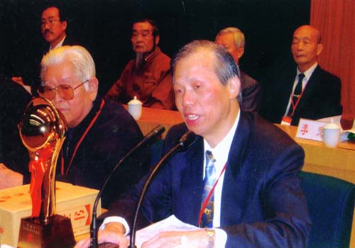 台湾吴秋文十年校庆大典致祝贺辞