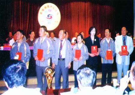 安阳周易专修学院在周易论坛向学员颁发证书